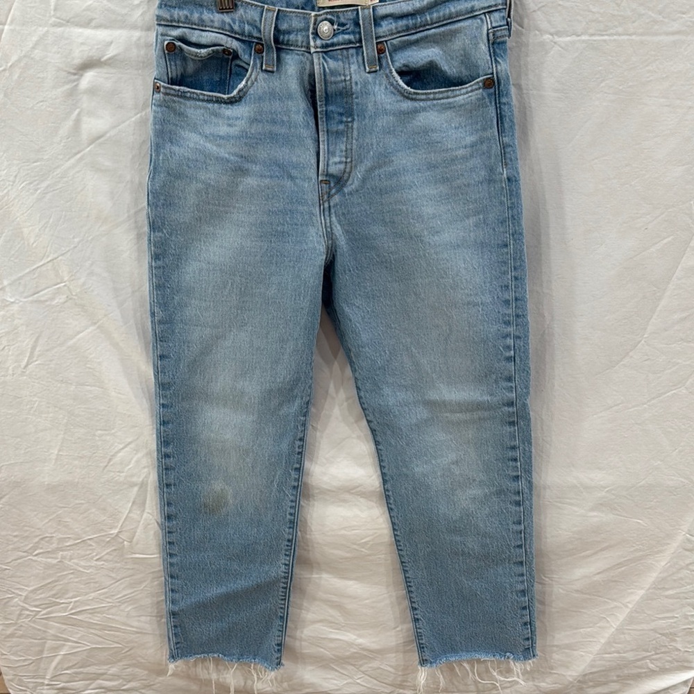 Levi’s Straight Leg medium wash wedgie cropped jeans